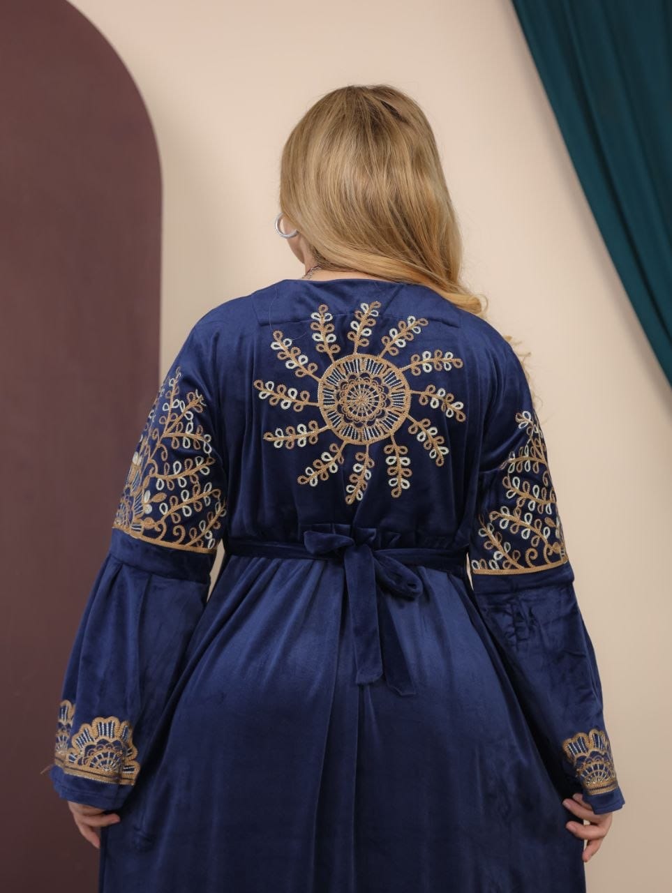GLB_12 — Navy gold-patterned long-sleeve maxi abaya back view, 1: 60–85 kg; 2: 85–120 kg (Navy)