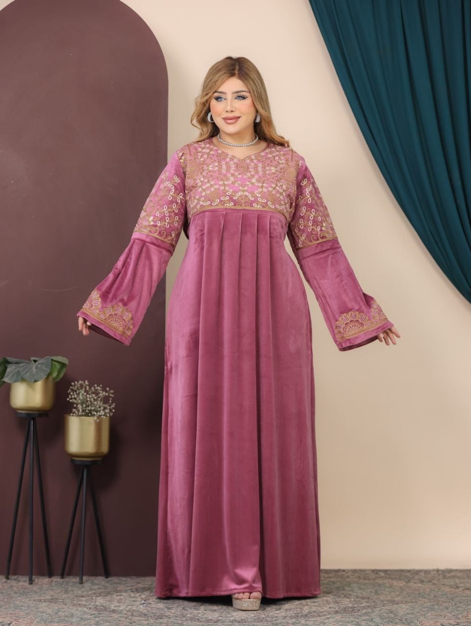 GLB_12 — Pink gold-patterned long-sleeve maxi abaya front view, 1: 60–85 kg; 2: 85–120 kg (Pink)