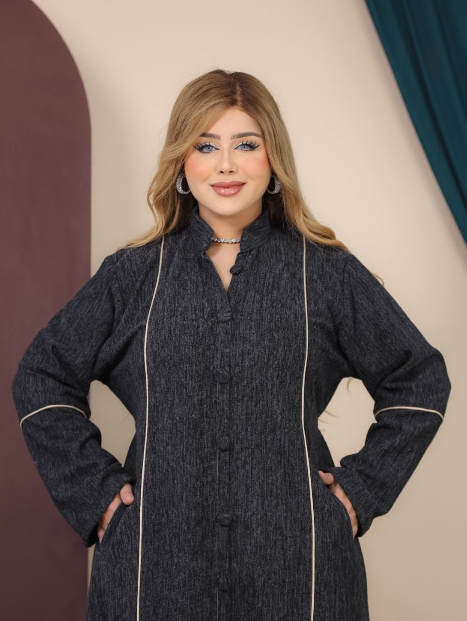GLB_13 — Charcoal button-front maxi abaya with contrast piping detail view, 1: 60–85 kg; 2: 85–120 kg (Charcoal)