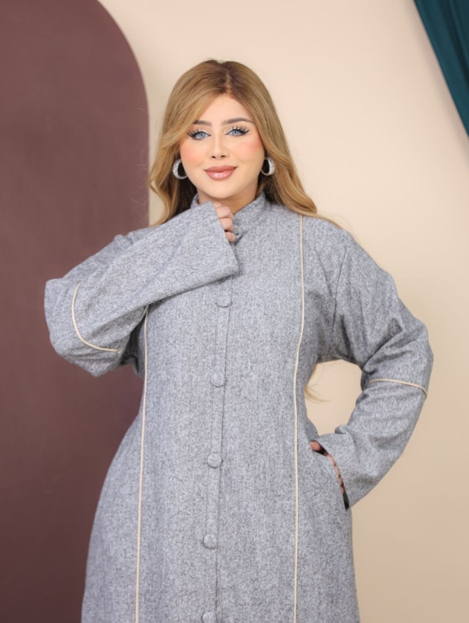 GLB_13 — Light Gray button-front maxi abaya with contrast piping detail view, 1: 60–85 kg; 2: 85–120 kg (Light Gray)