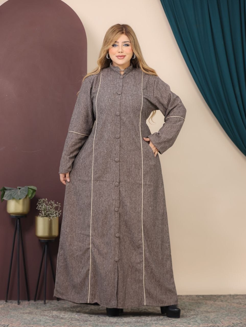GLB_13 — Taupe button-front maxi abaya with contrast piping front view, 1: 60–85 kg; 2: 85–120 kg (Taupe)