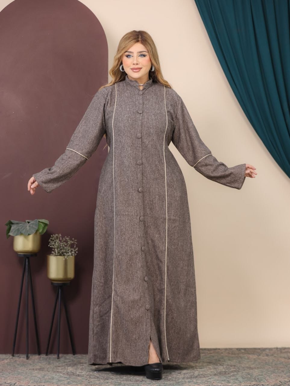 GLB_13 — Taupe button-front maxi abaya with contrast piping front view, 1: 60–85 kg; 2: 85–120 kg (Taupe)