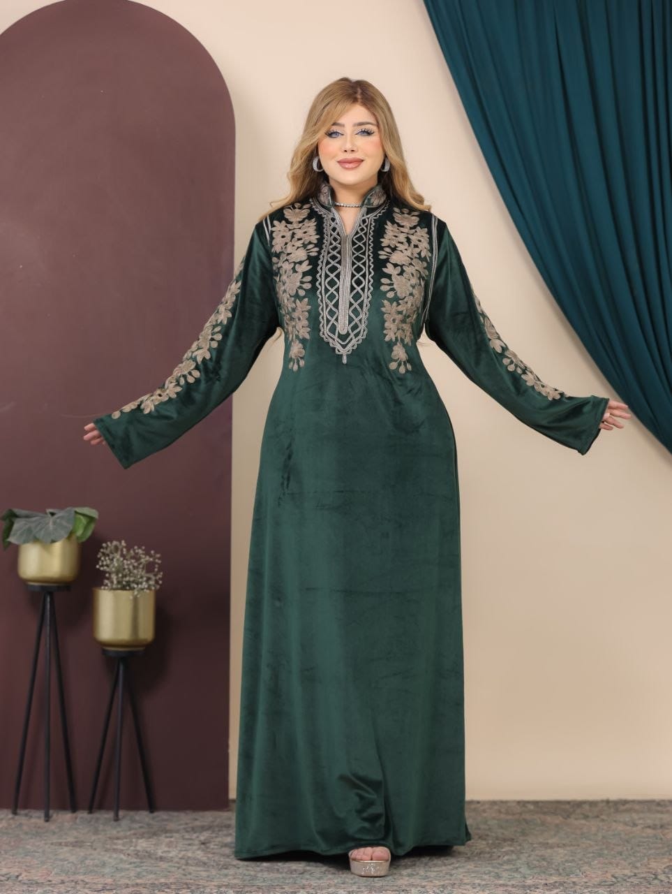 GLB_14 — Dark Green floral-trim maxi abaya with decorative neckline front view, 1: 60–85 kg; 2: 85–120 kg (Dark Green)