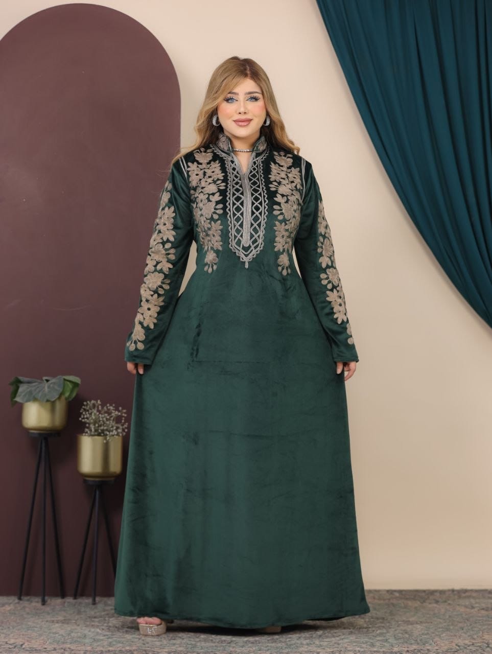 GLB_14 — Dark Green floral-trim maxi abaya with decorative neckline front view, 1: 60–85 kg; 2: 85–120 kg (Dark Green)