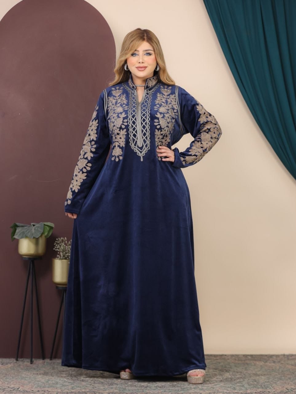GLB_14 — Navy floral-trim maxi abaya with decorative neckline front view, 1: 60–85 kg; 2: 85–120 kg (Navy)