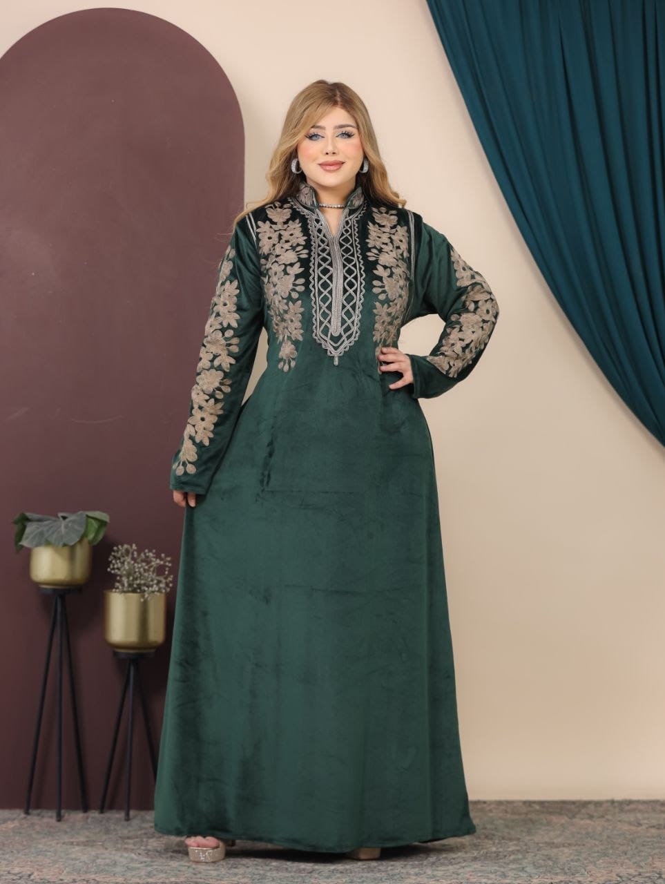 GLB_14 — Dark Green floral-trim maxi abaya with decorative neckline front view, 1: 60–85 kg; 2: 85–120 kg (Dark Green)