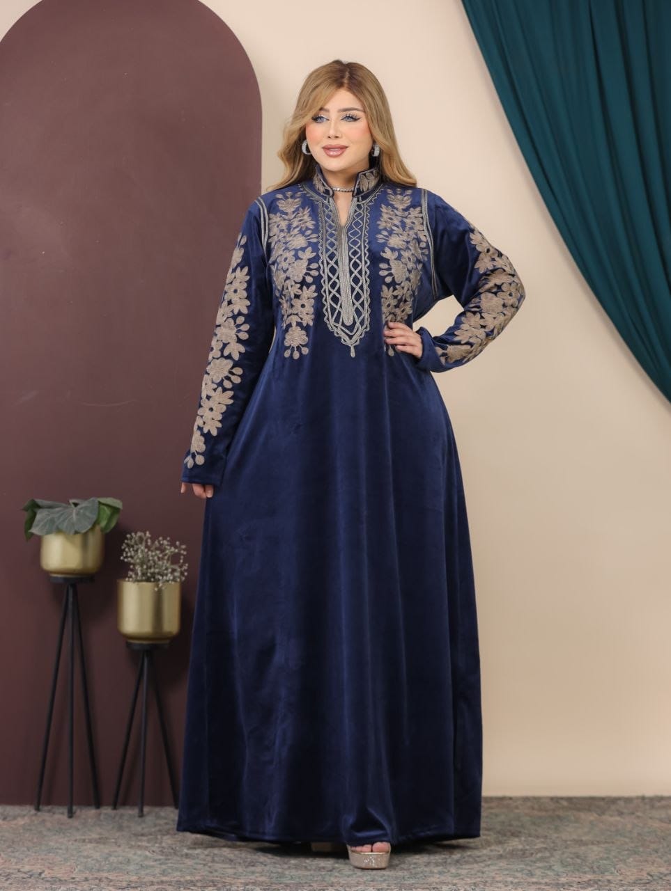 GLB_14 — Navy floral-trim maxi abaya with decorative neckline front view, 1: 60–85 kg; 2: 85–120 kg (Navy)