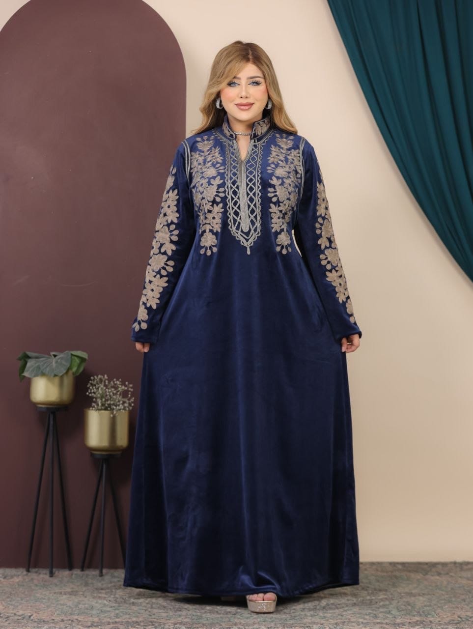 GLB_14 — Navy floral-trim maxi abaya with decorative neckline front view, 1: 60–85 kg; 2: 85–120 kg (Navy)