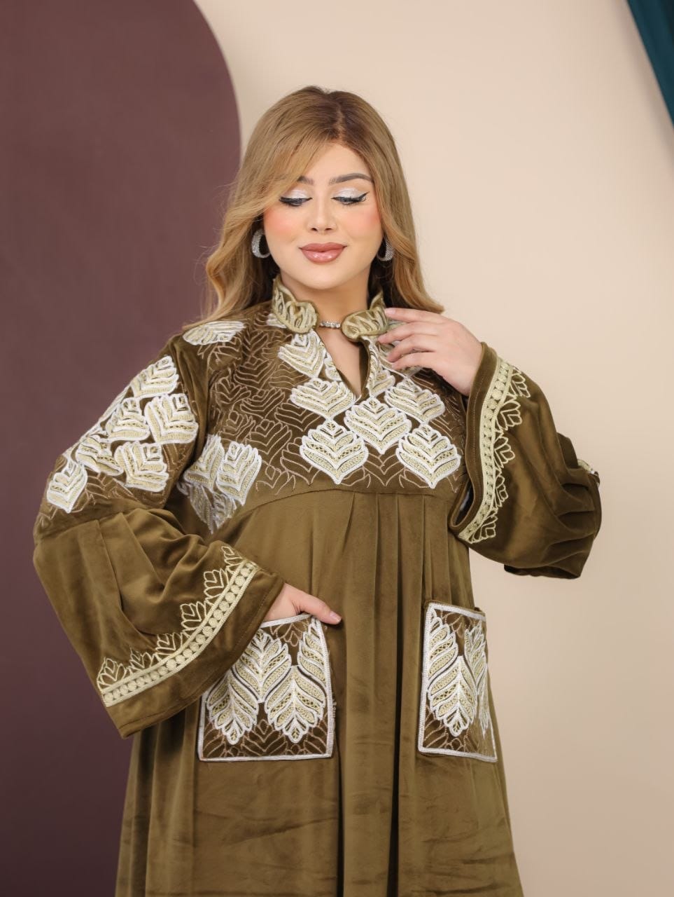 GLB_15 — Olive leaf-pattern maxi abaya with patch pockets detail view, 1: 60–85 kg; 2: 85–120 kg (Olive)