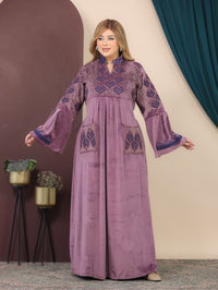 GLB_15 — Mauve leaf-pattern maxi abaya with patch pockets front view, 1: 60–85 kg; 2: 85–120 kg (Mauve)