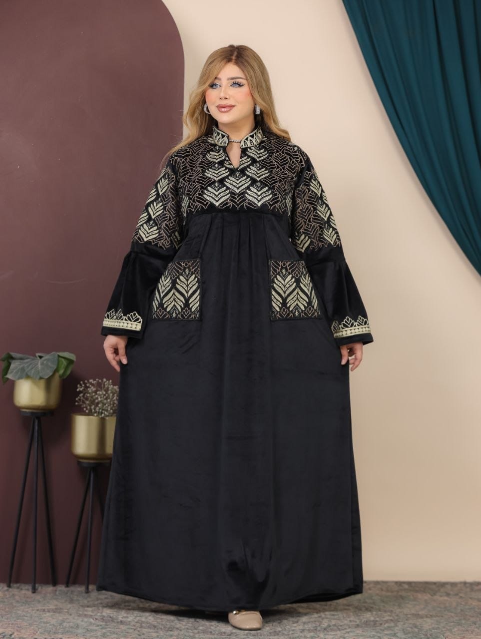 GLB_15 — Black leaf-pattern maxi abaya with patch pockets front view, 1: 60–85 kg; 2: 85–120 kg (Black)