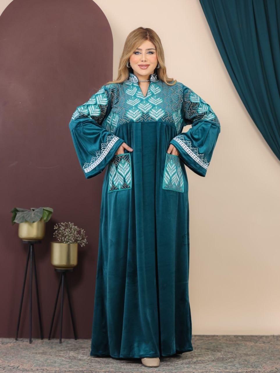 GLB_15 — Teal leaf-pattern maxi abaya with patch pockets front view, 1: 60–85 kg; 2: 85–120 kg (Teal)