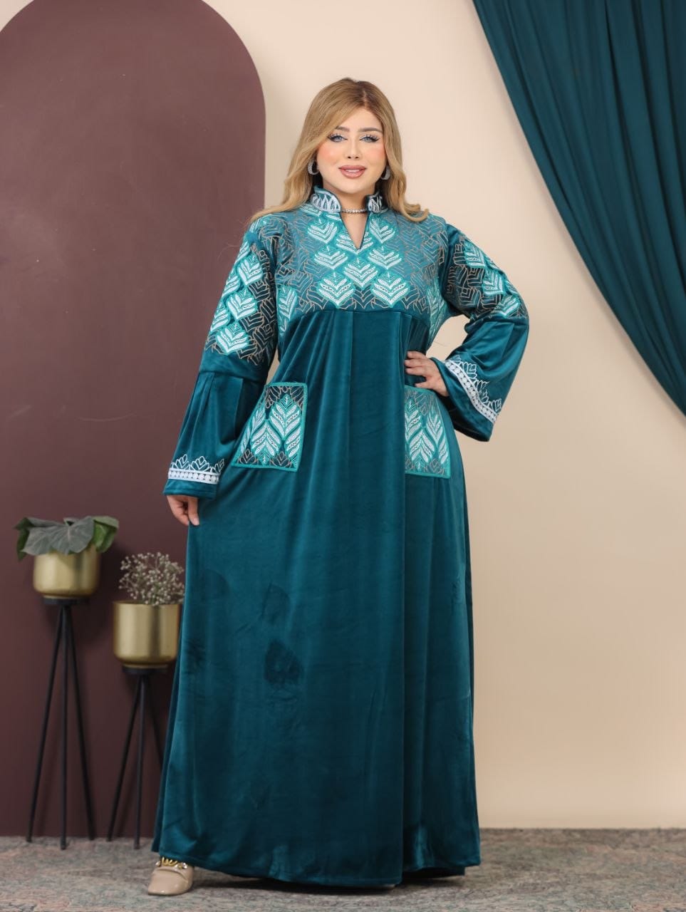 GLB_15 — Teal leaf-pattern maxi abaya with patch pockets front view, 1: 60–85 kg; 2: 85–120 kg (Teal)