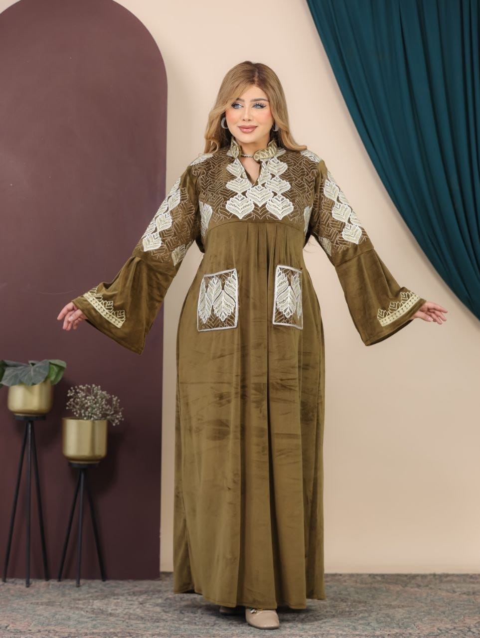 GLB_15 — Olive leaf-pattern maxi abaya with patch pockets front view, 1: 60–85 kg; 2: 85–120 kg (Olive)