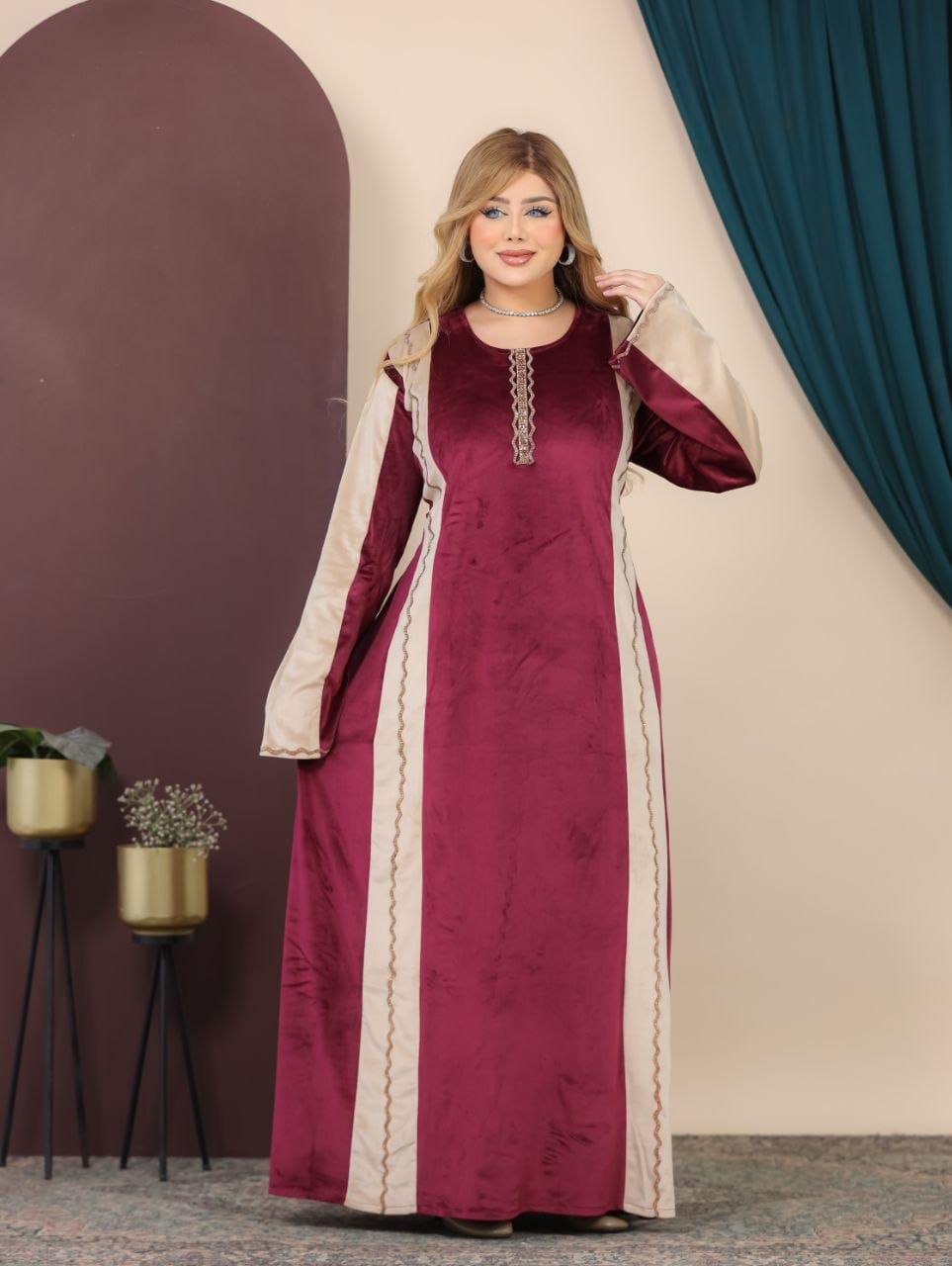 GLB_16 — Burgundy / Cream two-tone maxi abaya with decorative trim front view, 1: 60–85 kg; 2: 85–120 kg (Burgundy / Cream)