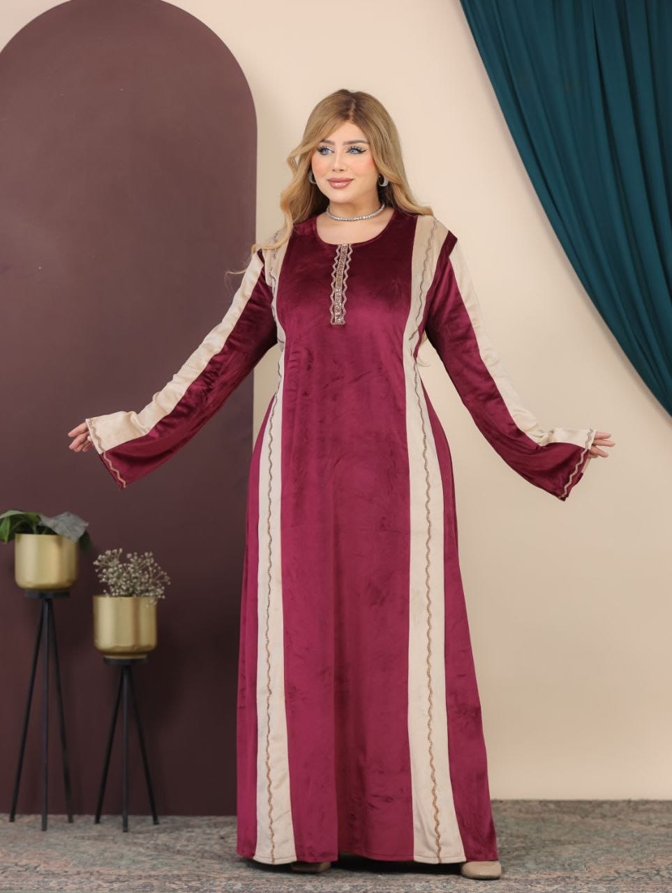 GLB_16 — Burgundy / Cream two-tone maxi abaya with decorative trim front view, 1: 60–85 kg; 2: 85–120 kg (Burgundy / Cream)