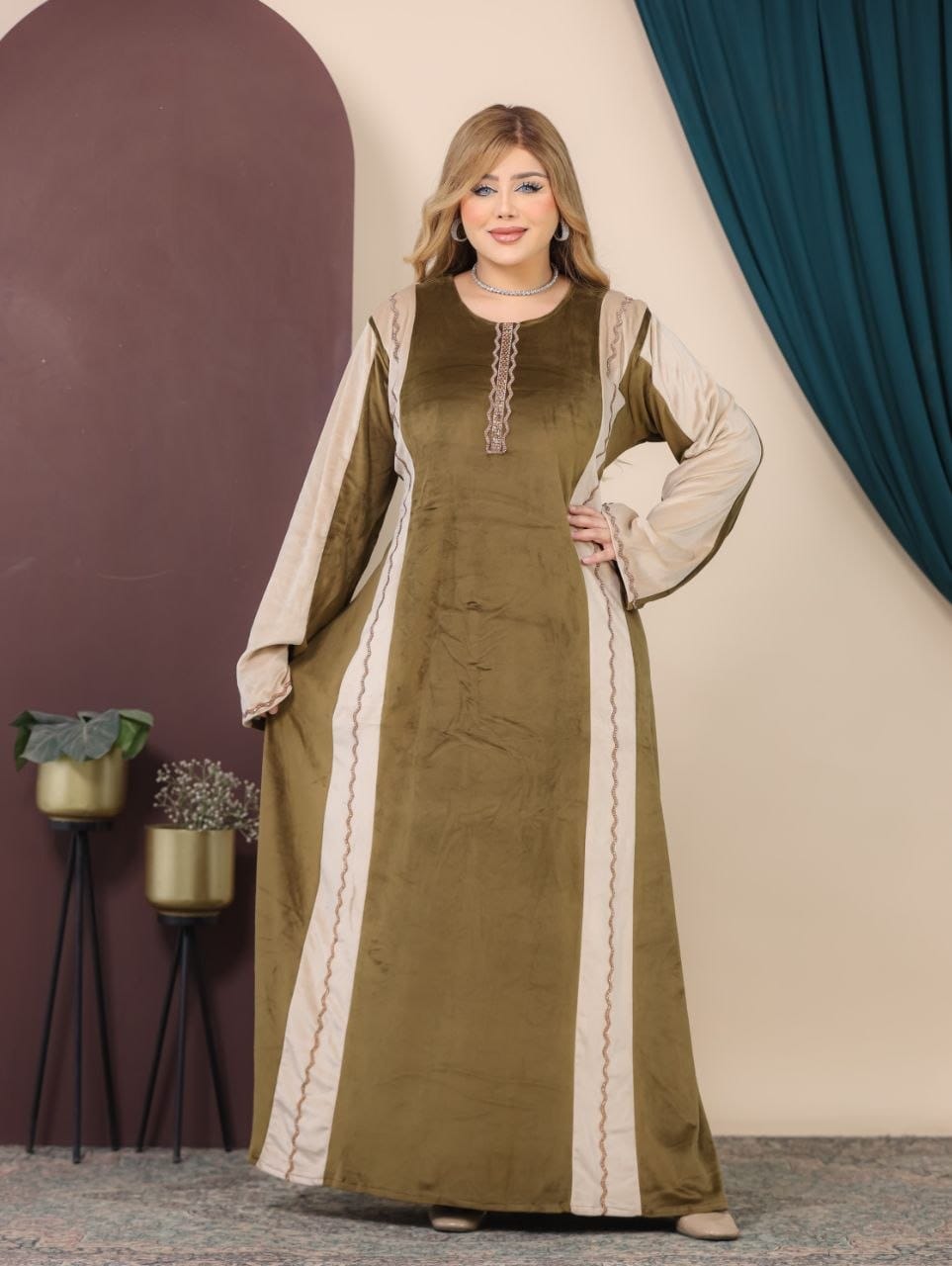 GLB_16 — Olive / Cream two-tone maxi abaya with decorative trim front view, 1: 60–85 kg; 2: 85–120 kg (Olive / Cream)