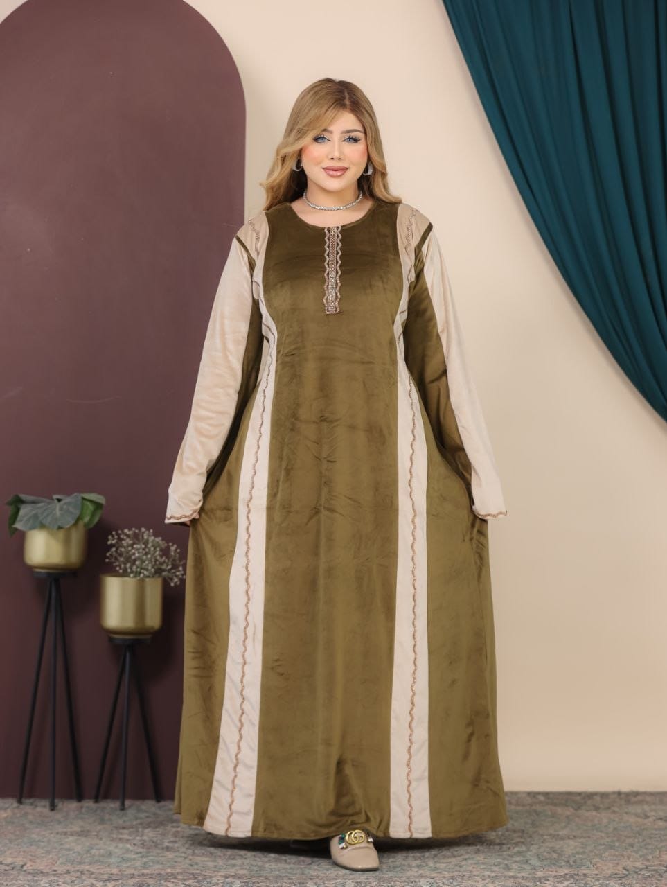 GLB_16 — Olive / Cream two-tone maxi abaya with decorative trim front view, 1: 60–85 kg; 2: 85–120 kg (Olive / Cream)