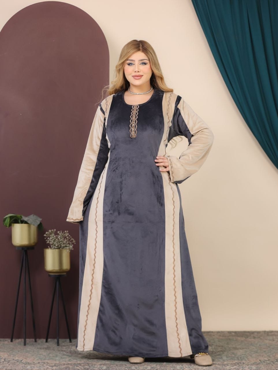 GLB_16 — Charcoal / Cream two-tone maxi abaya with decorative trim front view, 1: 60–85 kg; 2: 85–120 kg (Charcoal / Cream)