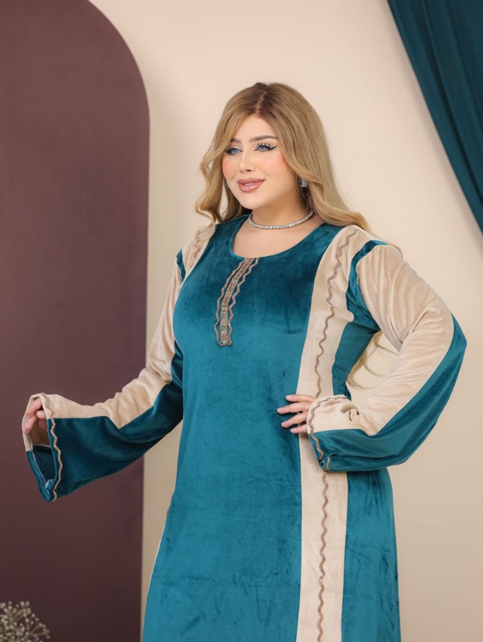 GLB_16 — Teal / Cream two-tone maxi abaya with decorative trim detail view, 1: 60–85 kg; 2: 85–120 kg (Teal / Cream)