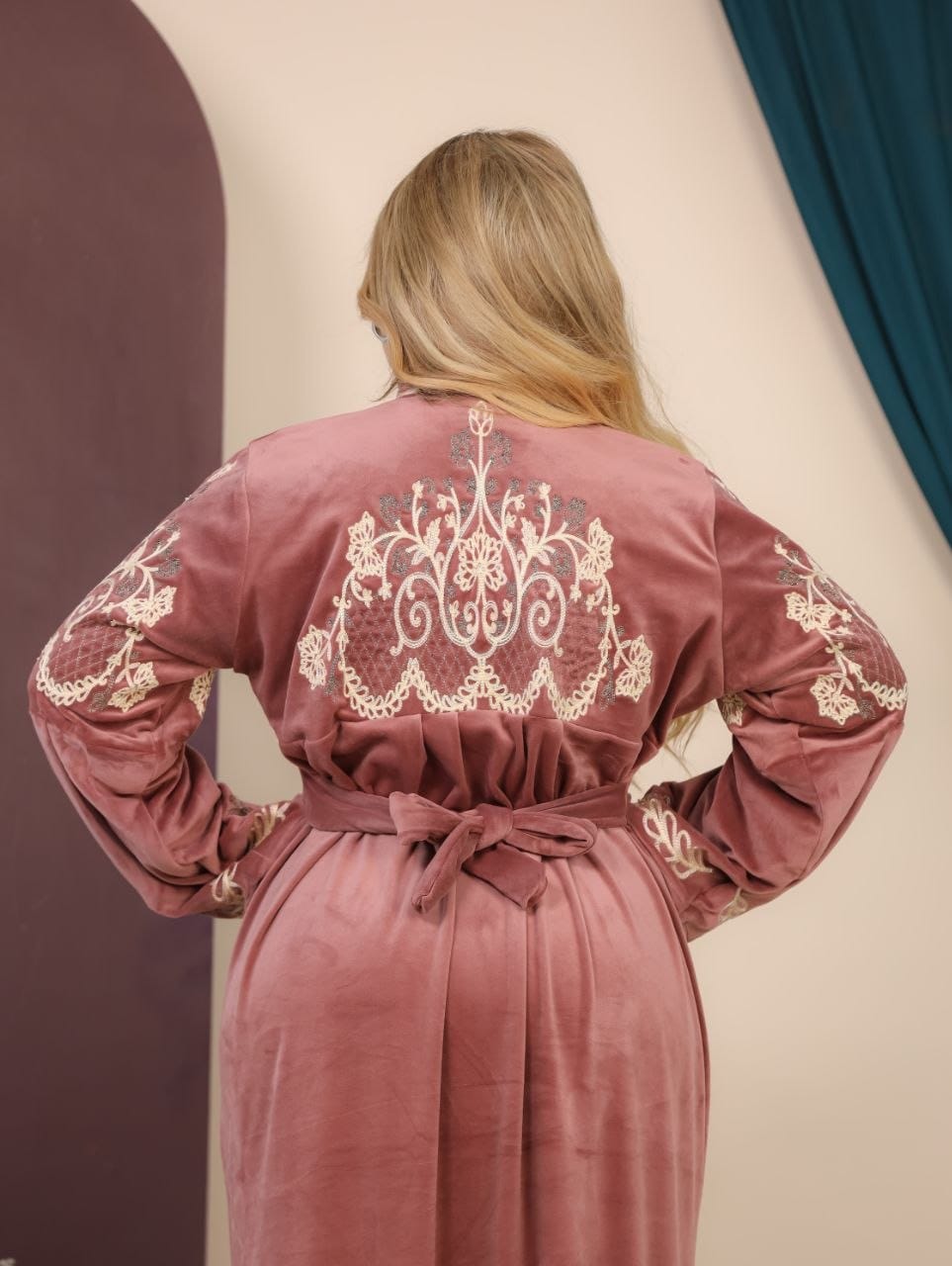 GLB_17 — Dusty Rose maxi abaya with ornate embroidery and tie back back view, 1: 60–85 kg; 2: 85–120 kg (Dusty Rose)