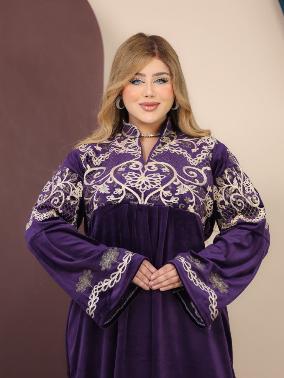 GLB_17 — Purple maxi abaya with ornate embroidery and tie back detail view, 1: 60–85 kg; 2: 85–120 kg (Purple)