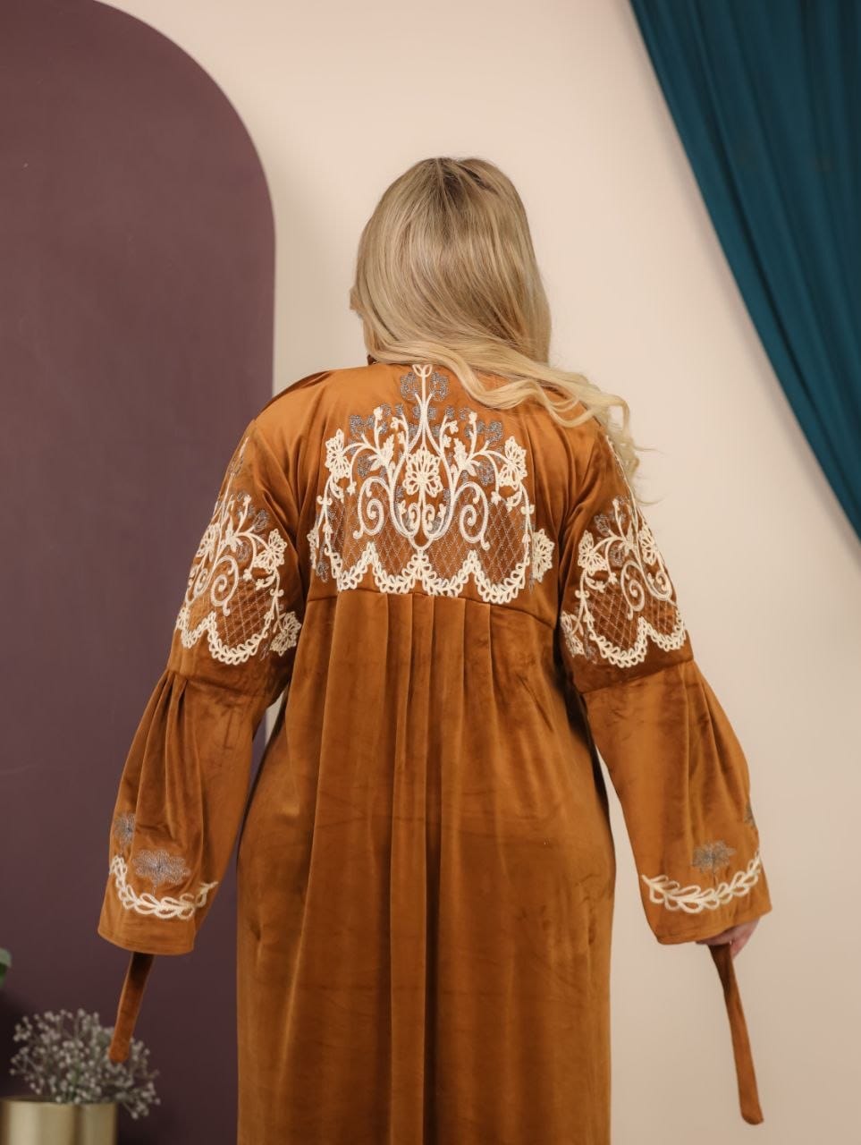 GLB_17 — Caramel maxi abaya with ornate embroidery and tie back back view, 1: 60–85 kg; 2: 85–120 kg (Caramel)