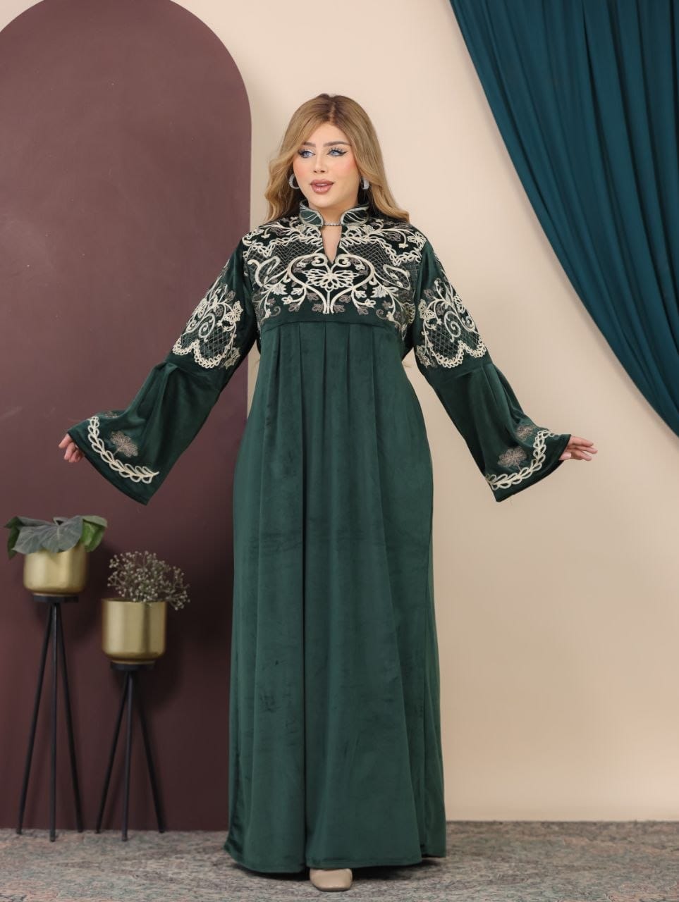 GLB_17 — Dark Green maxi abaya with ornate embroidery and tie back front view, 1: 60–85 kg; 2: 85–120 kg (Dark Green)