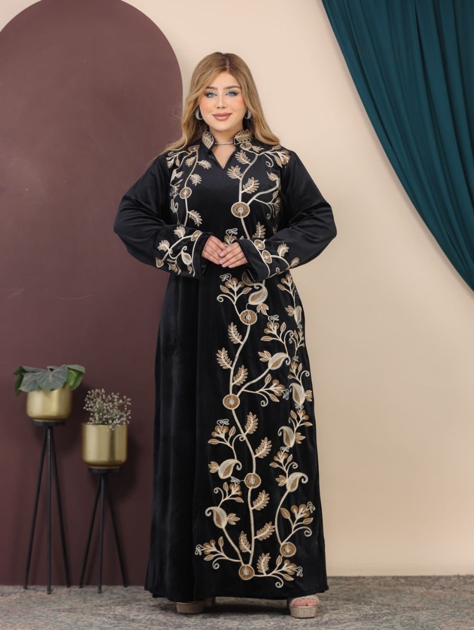 GLB_5 — Black floral-vine embroidered maxi dress sleeve detail view, 1: 60–85 kg; 2: 85–120 kg (Black)