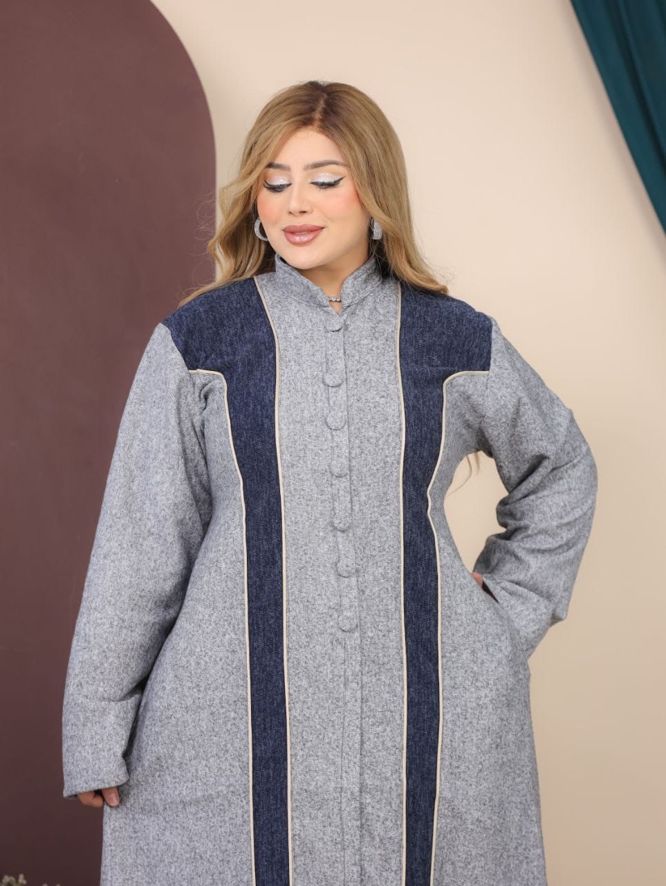 GLB_6 — Light Gray / Navy contrast-panel button-front abaya bodice detail, 1: 60–85 kg; 2: 85–120 kg (Light Gray / Navy)