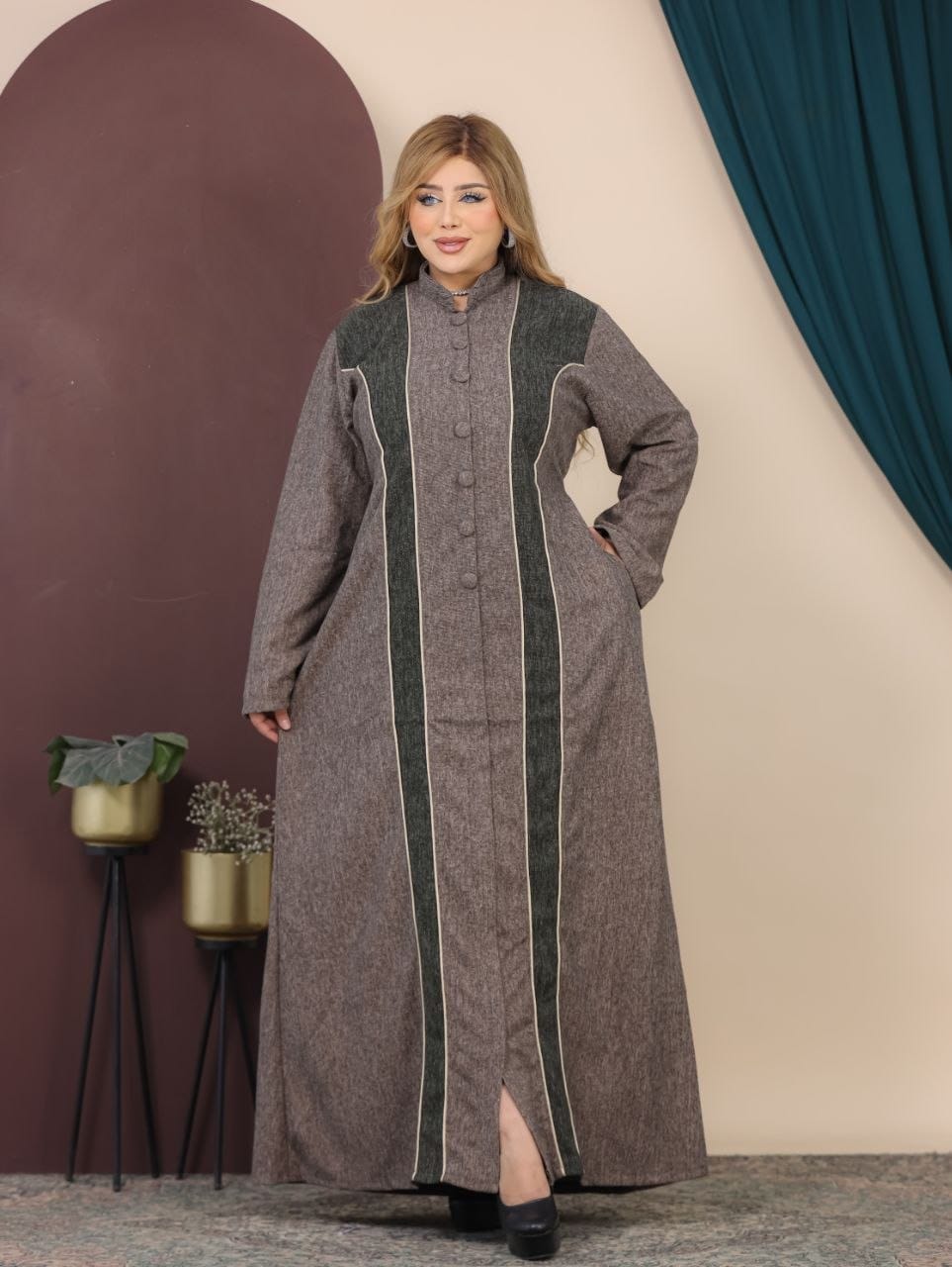 GLB_6 — Taupe / Olive contrast-panel button-front abaya front view, 1: 60–85 kg; 2: 85–120 kg (Taupe / Olive)
