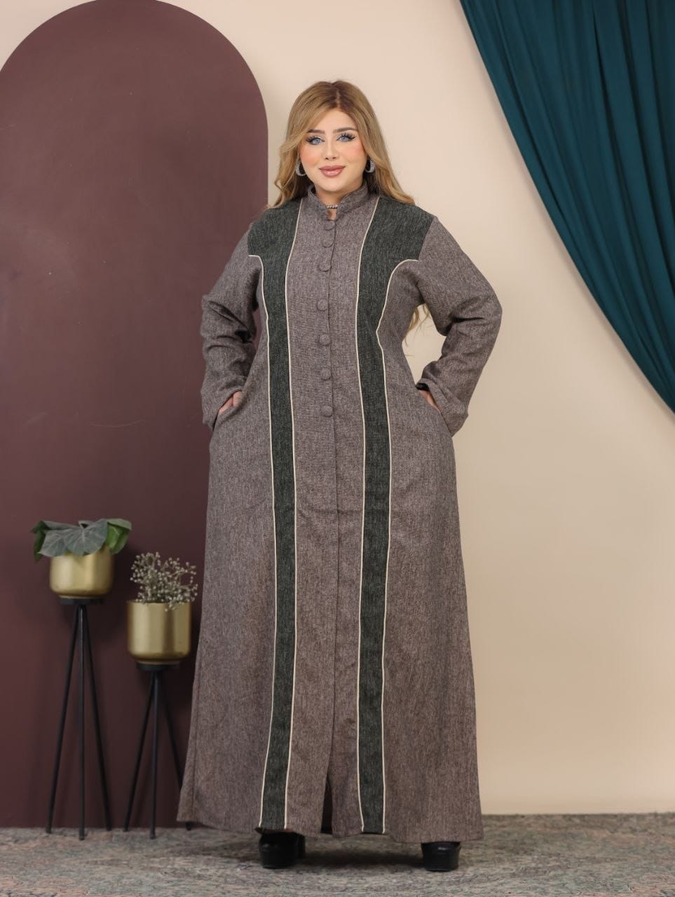 GLB_6 — Taupe / Olive contrast-panel button-front abaya front view, 1: 60–85 kg; 2: 85–120 kg (Taupe / Olive)