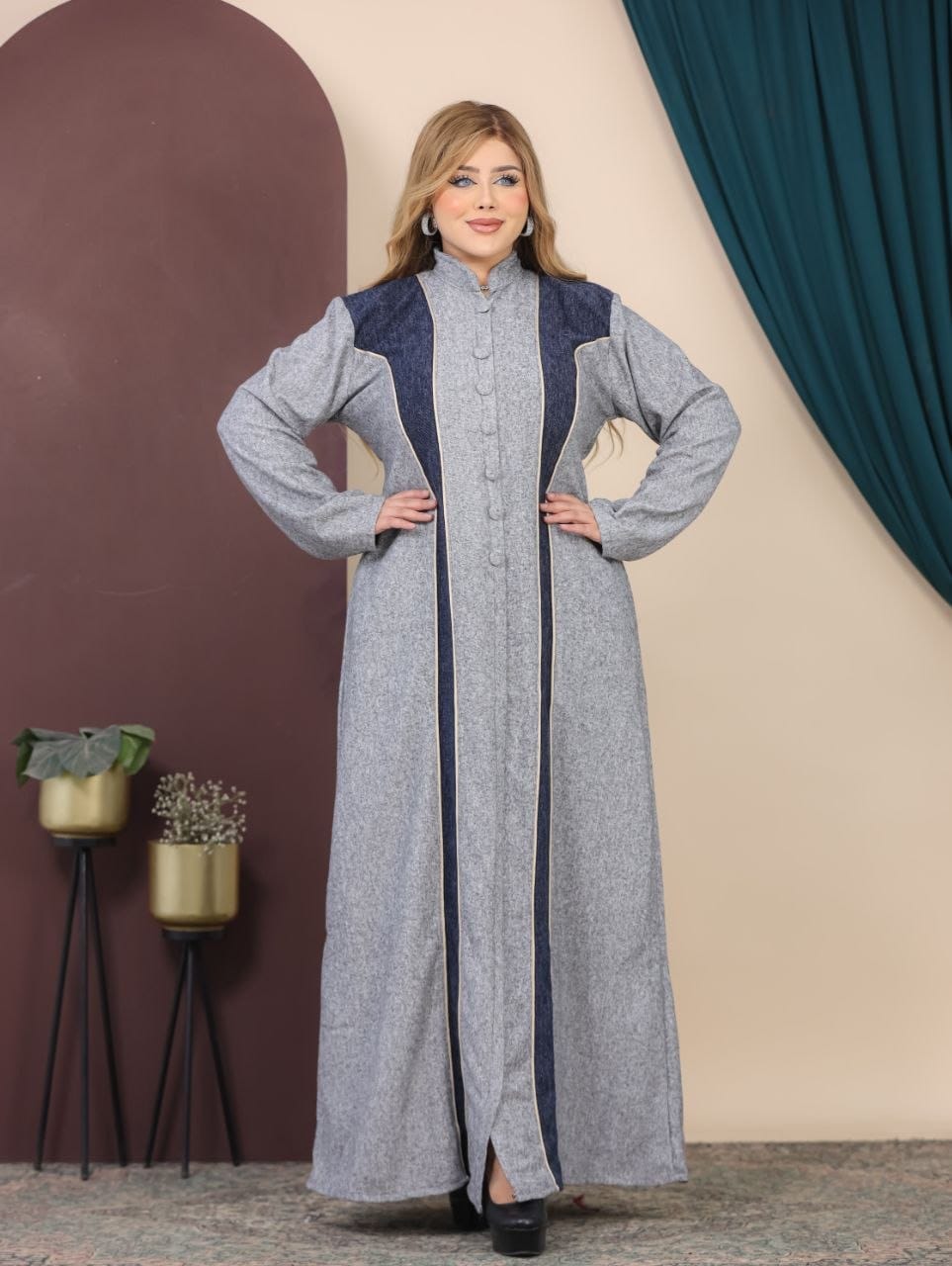GLB_6 — Light Gray / Navy contrast-panel button-front abaya front view, 1: 60–85 kg; 2: 85–120 kg (Light Gray / Navy)