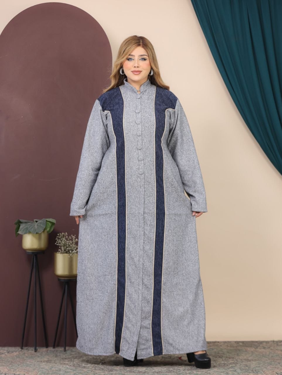 GLB_6 — Light Gray / Navy contrast-panel button-front abaya front view, 1: 60–85 kg; 2: 85–120 kg (Light Gray / Navy)