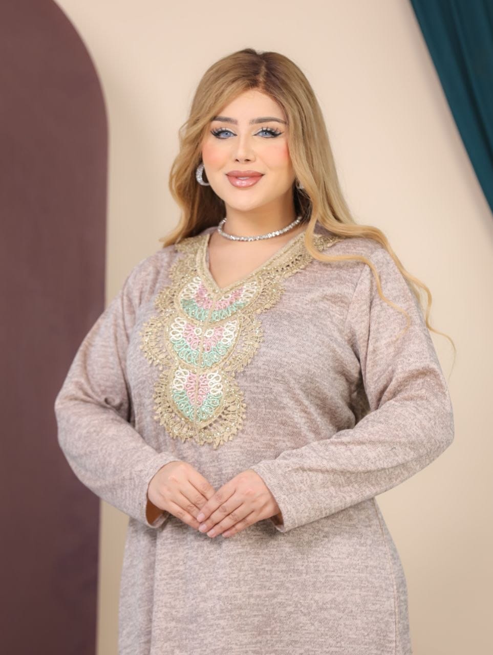 GLB_8 — Beige embroidered neckline maxi dress neckline detail, 1: 60–85 kg; 2: 85–120 kg (Beige)