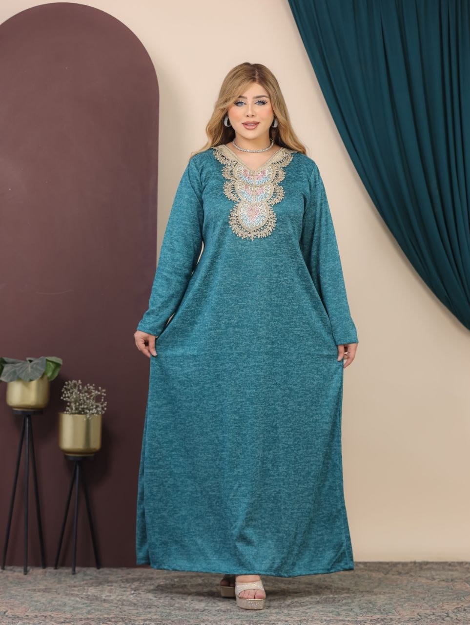 GLB_8 — Teal embroidered neckline maxi dress front view, 1: 60–85 kg; 2: 85–120 kg (Teal)