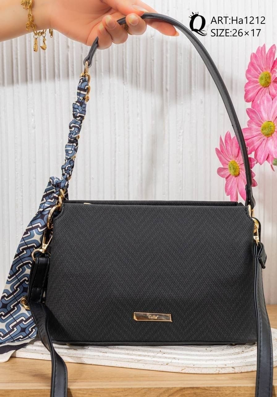 Ha1212 — Black shoulder bag front, 26 × 17 (Black)