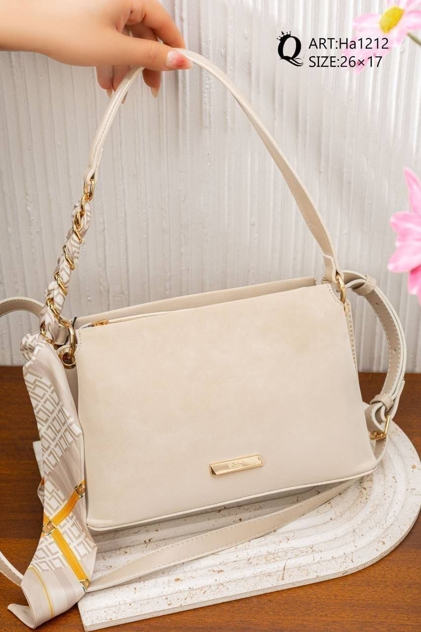 Ha1212 — Ivory shoulder bag front, 26 × 17 (Ivory)