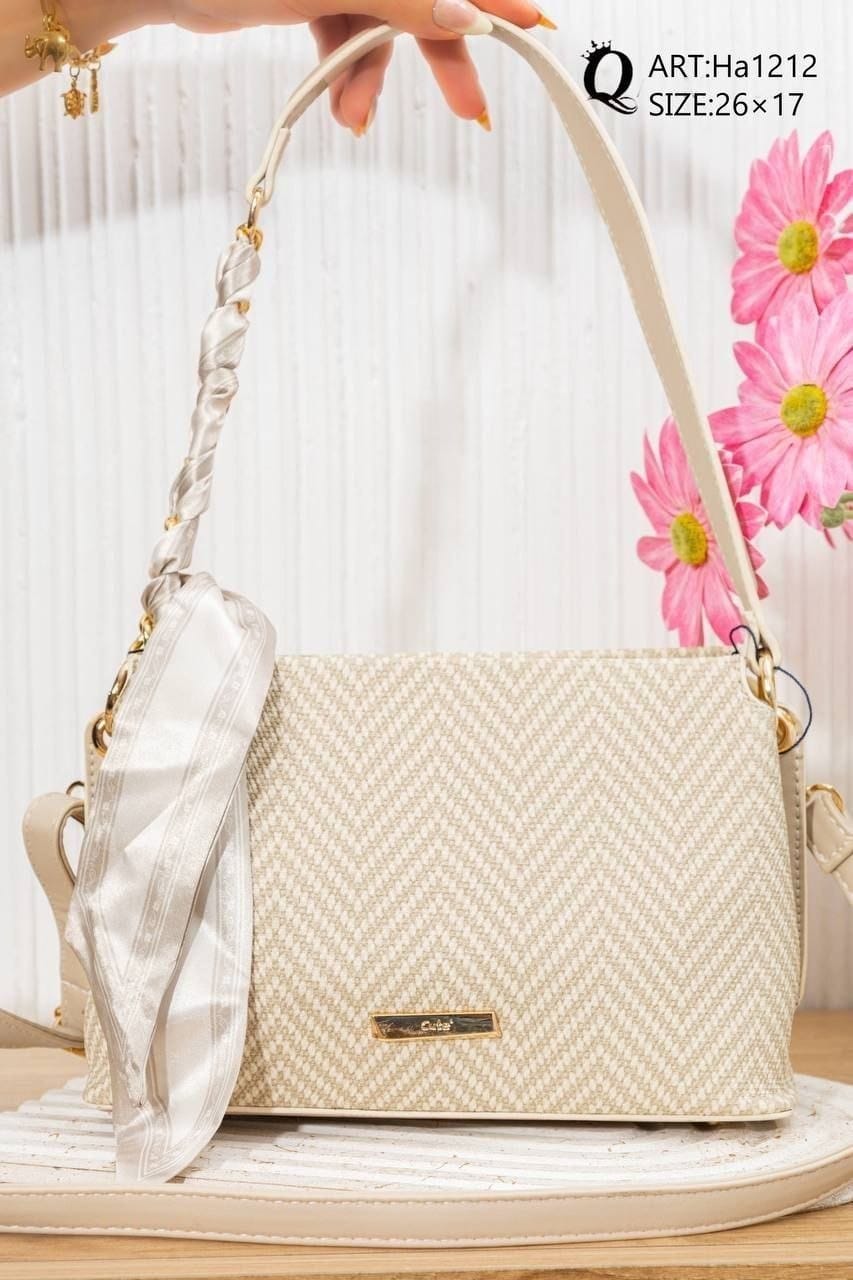 Ha1212 — Beige Pattern shoulder bag detail, 26 × 17 (Beige Pattern)