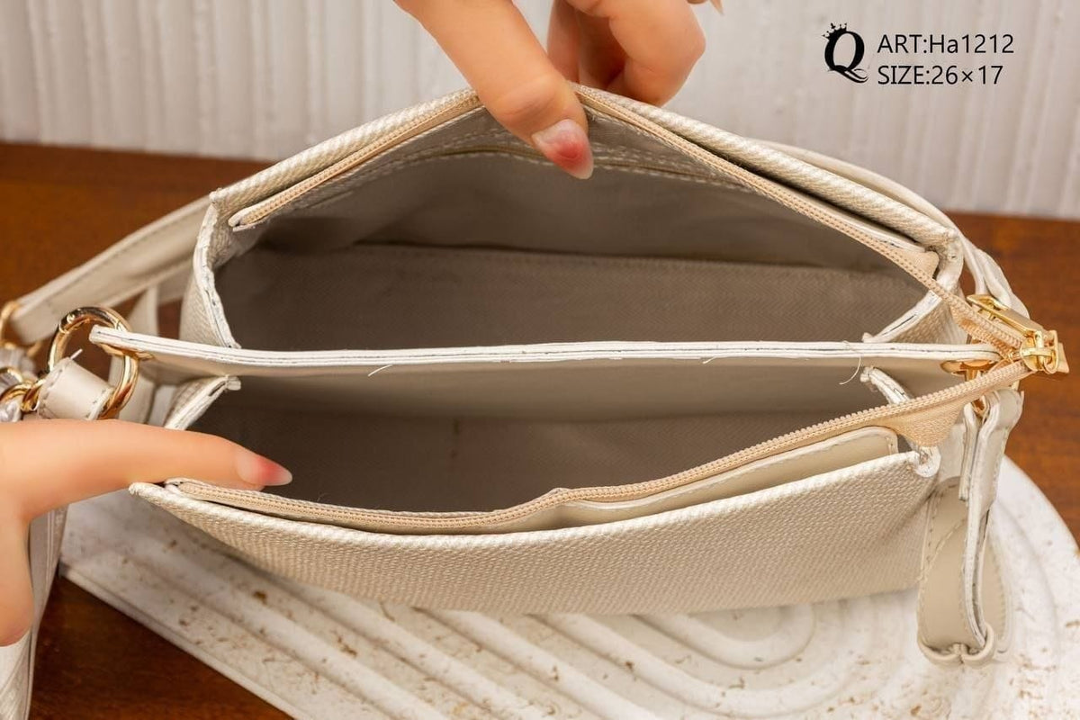 Ha1212 — Beige Pattern shoulder bag interior detail, 26 × 17 (Beige Pattern)