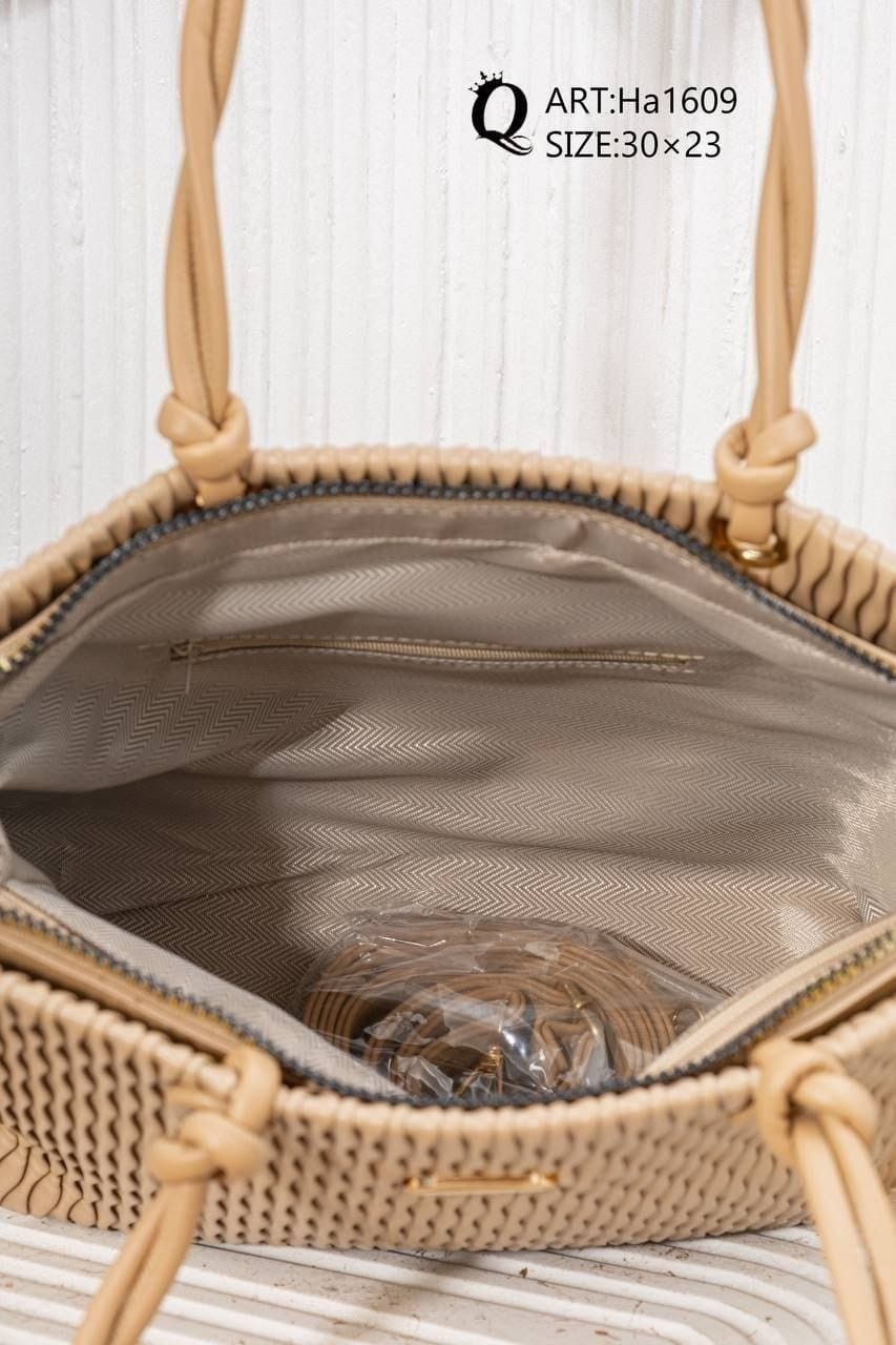 Ha1609 — Tan textured tote bag interior, 30 × 23 (Tan)