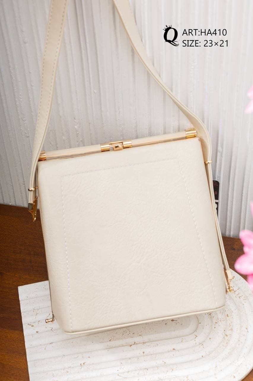 HA410 — Ivory frame clasp shoulder bag front, 23 × 21 (Ivory)