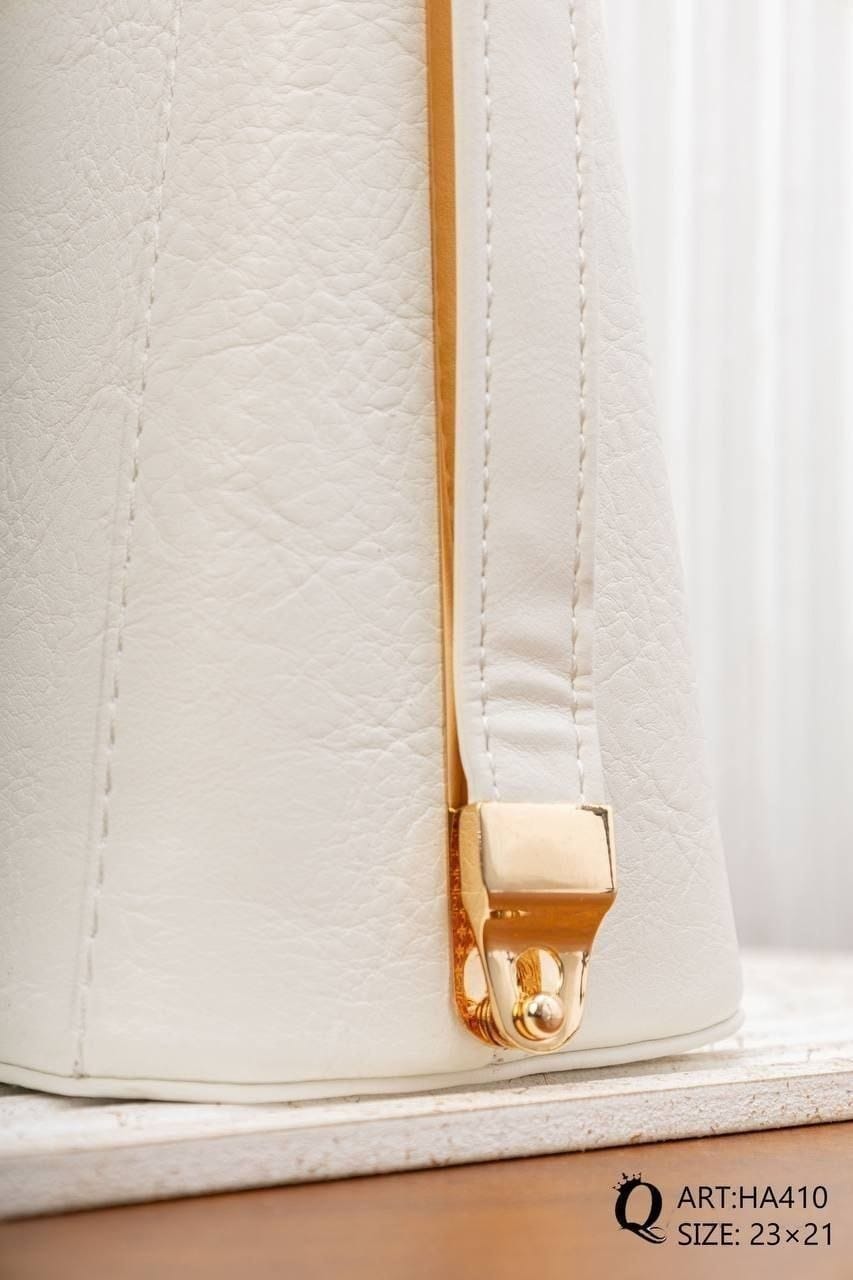 HA410 — Ivory frame clasp shoulder bag side detail, 23 × 21 (Ivory)