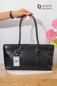 N149 — Black woven-pattern shoulder tote front, 38 × 21 (Black)