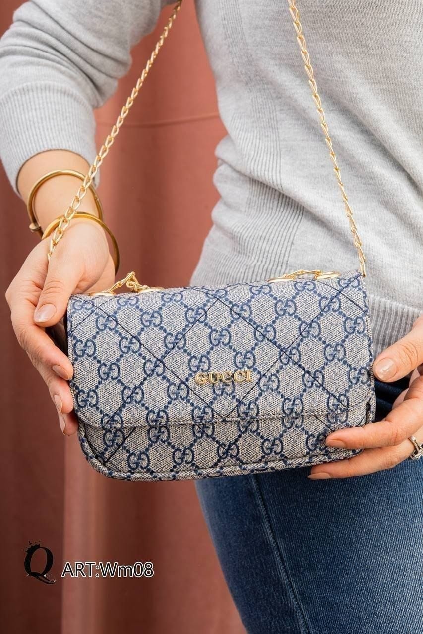 Wm08 — Blue patterned chain-strap bag front (Blue)