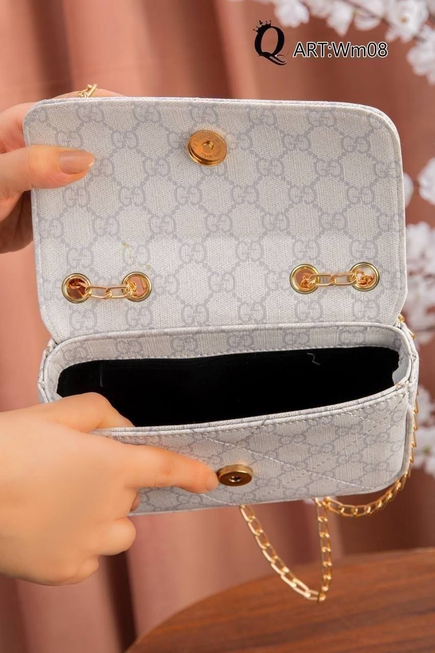 Wm08 — Light Grey patterned chain-strap bag interior (Light Grey)